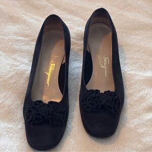 Salvatore Ferragamo Black Suede Shoes with Embroidered Floret Sz 8.5 EUC